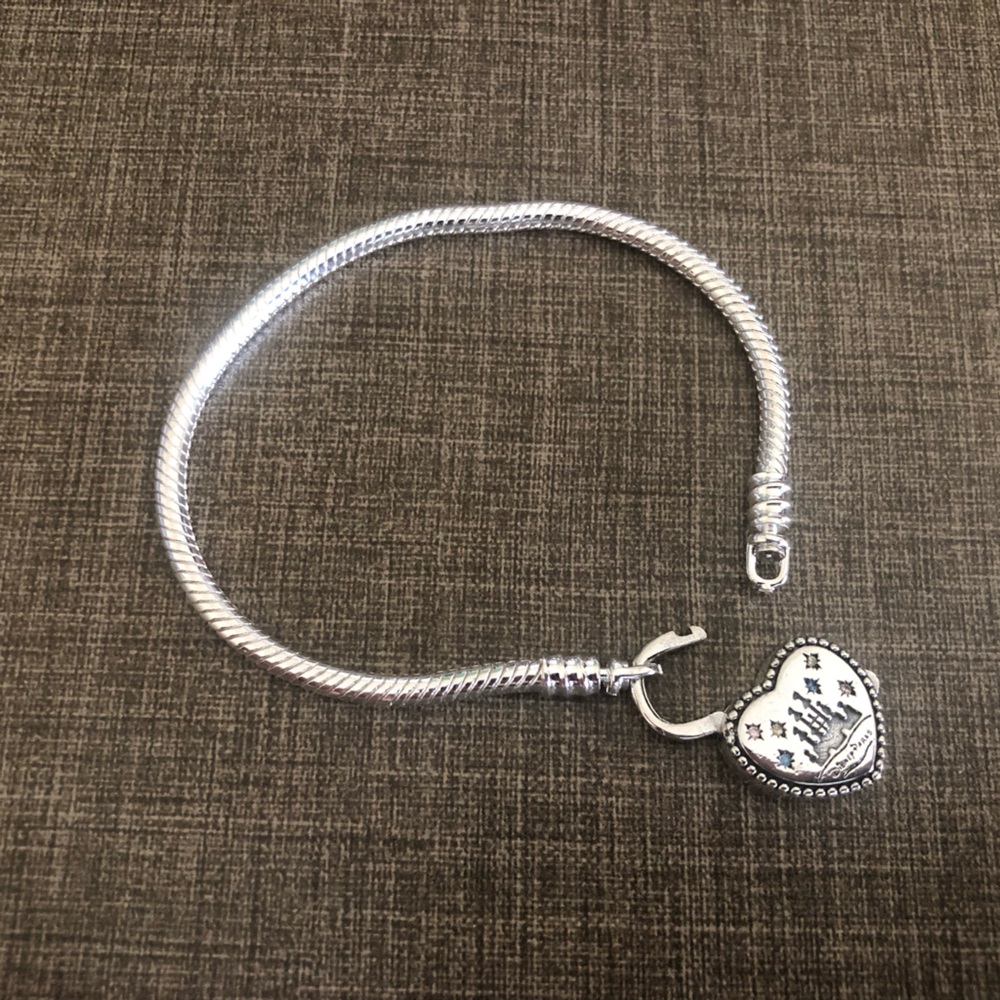 Pandora Disney Castle Heart Clasp Snake Bracelet (7.1 inches)